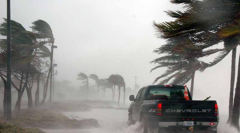 Tormenta Chris amenaza con convertirse en huracán tras alejarse de la costa de EEUU