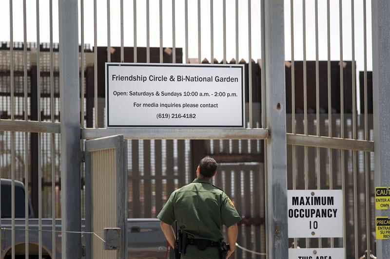 Suben las detenciones de familias en la frontera de EE.UU.