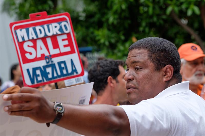 Exiliados piden que no deporten a exmilitar venezolano “opositor”