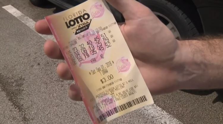 Ladrones roban 85.000 dólares a un anciano en fraude de lotería en Florida