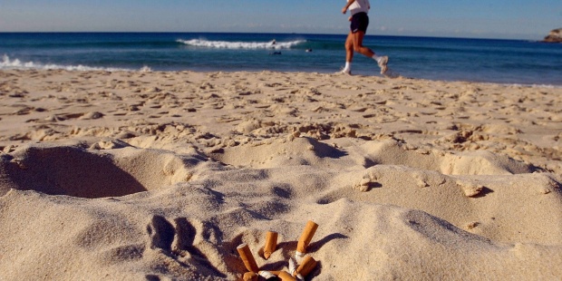 Colillas en la Playa: Plásticos y cigarrillos contaminan