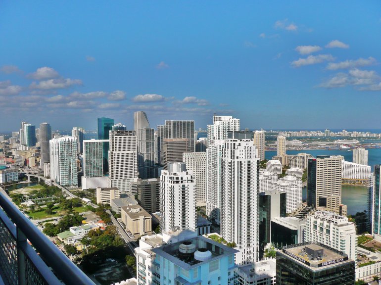 Deudas de los propietarios de viviendas en Miami dejan poco para ahorrar