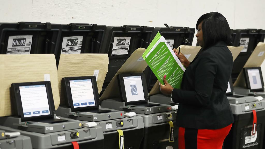 Mujeres y latinos, los votos más buscados al culminar elecciones