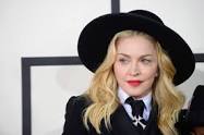 Madonna comenzó su show en Fillmore sin teléfonos ni aire acondicionado