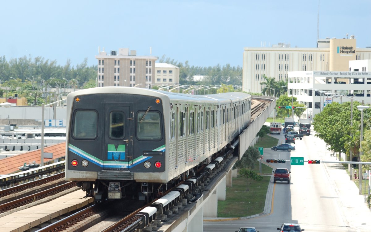 Alcalde de Miami-Dade no apoya la extensión del Metrorail hacia el Sur