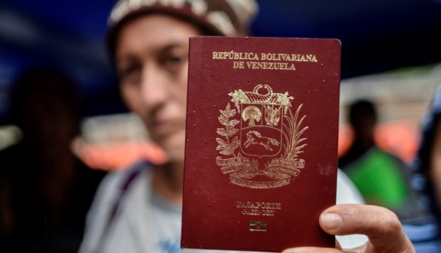 Por $280 venezolanos ya pueden tramitar prórrogas de pasaporte en Consulado de Miami