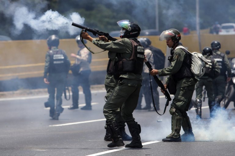 Proyecto de ley que restringe venta de armas al régimen de Nicolás Maduro pasa del comité a la Cámara de Representantes