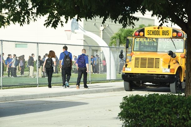 Discutirán el salario de los maestros y la seguridad escolar en las escuelas públicas de Miami-Dade