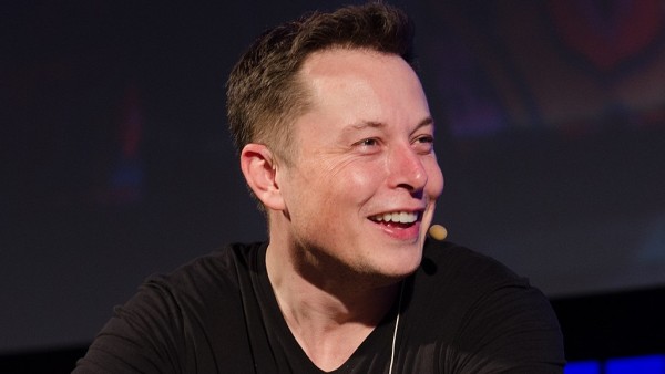 “Es legal, ¿no?”, dijo el multimillonario Elon Musk al fumar marihuana en una entrevista