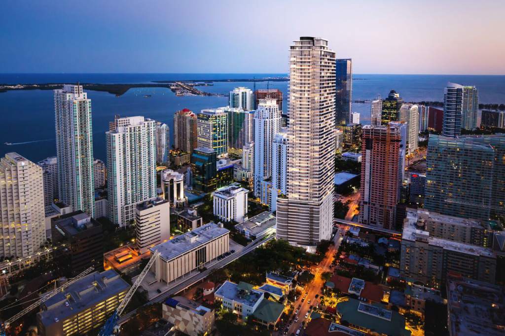 Inquilinos y propietarios negocian reducción de los alquileres en Miami