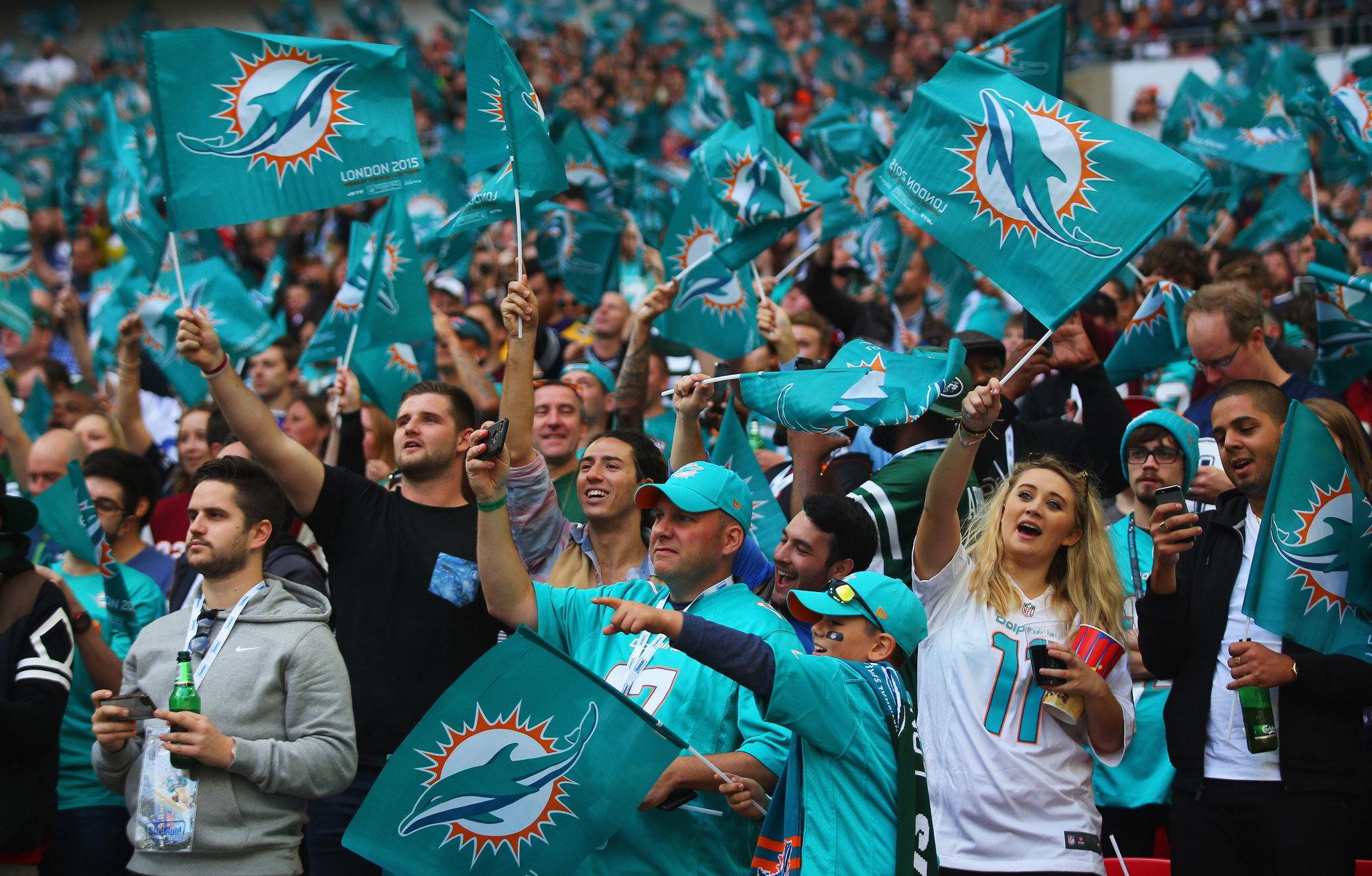 Dolphins recibió demanda de un fanático por actos racistas en Hard Rock Stadium