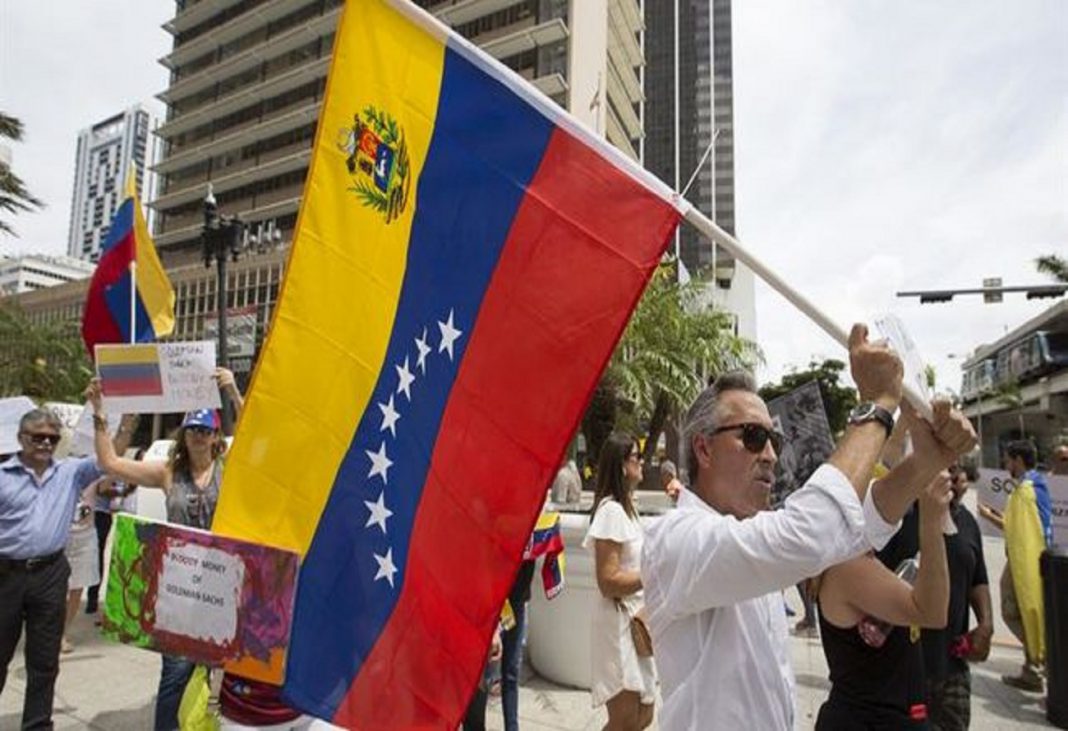 Exiliados venezolanos apoyan sanciones impuestas por EEUU a altos funcionarios del régimen de Maduro
