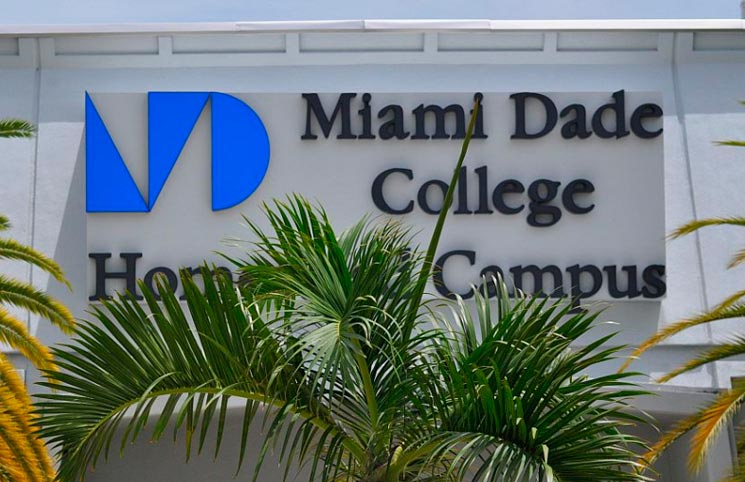 Comienza la Feria del Libro en el Miami Dade College