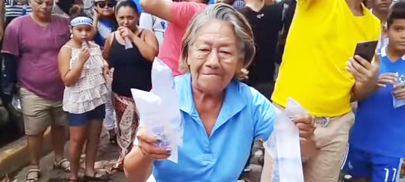 Nicaragua: arrestan a anciana por manifestar y ayudar a opositores
