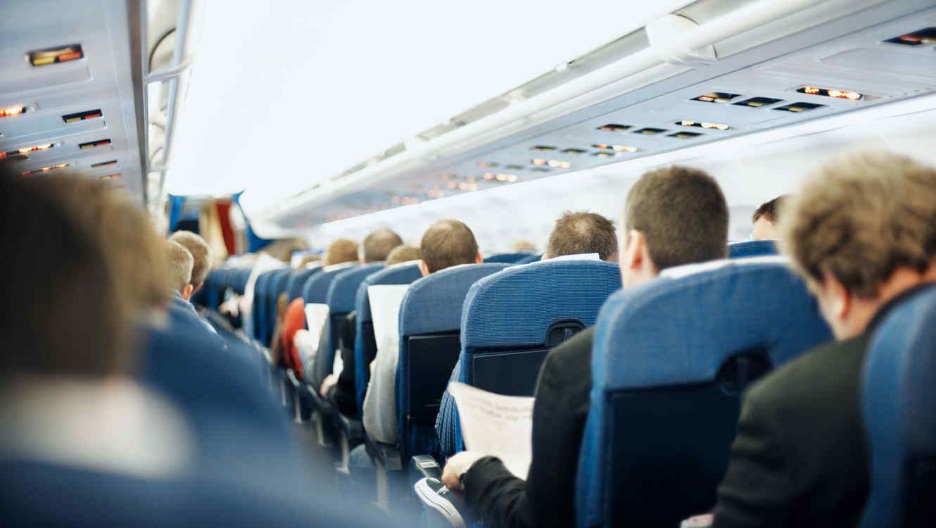 ¡INCREÍBLE! Pilotos de avión se olvidan del botón de presión causando hemorragia nasal a bordo