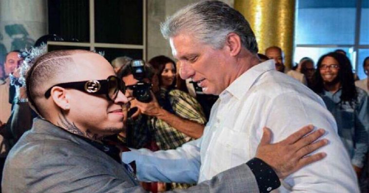 Según El Lumpen, Diaz Canel condecoró al Chulo  en Cuba