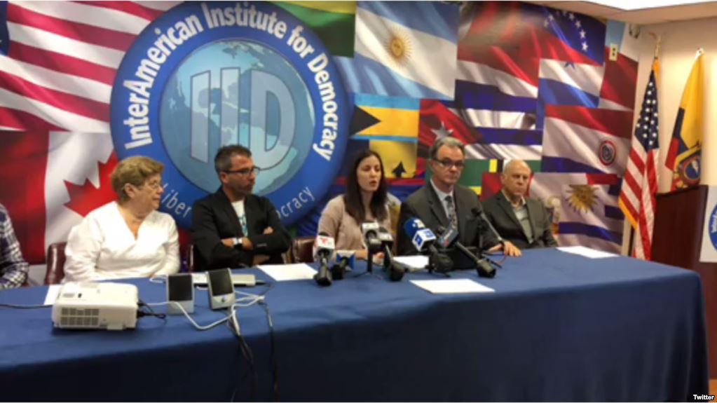 Exiliados cubanos llaman a decir NO a la reforma constitucional