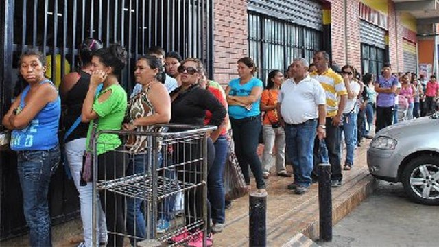 Venezolanos pagaron en agosto alimentos 200.000% más caros que en el mismo mes del año anterior