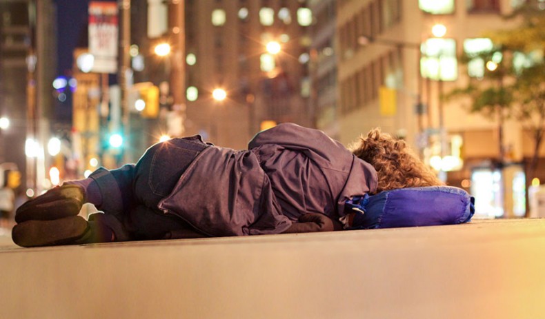 Anulan propuesta para crear espacio al aire libre donde las personas sin hogar puedan dormir