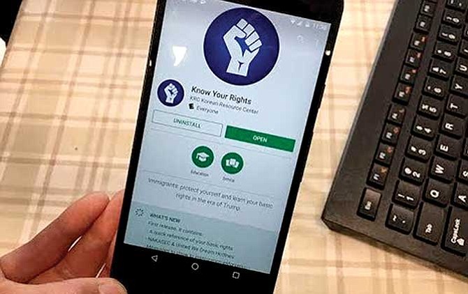 Línea telefónica gratuita y  app para ubicar a detenidos por el ICE