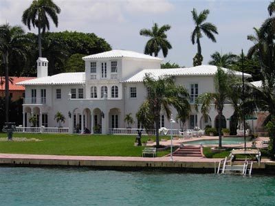 Ley fiscal  federal ayuda a que compren viviendas lujosas en Miami Beach