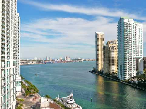 Inquilinos de Miami son los que más pagan por alquilar vivienda en EEUU