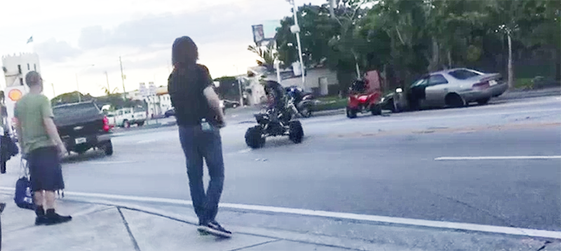 Grupo de motorizados dispara y agrede a conductor en plena vía pública de Miami
