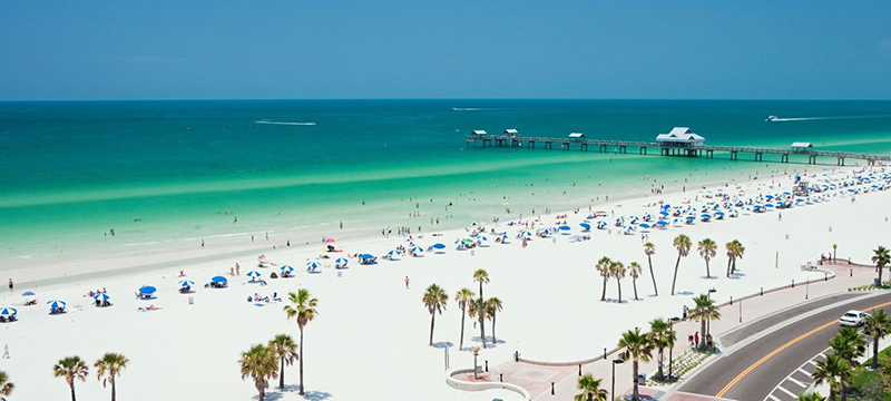 Florida reimpulsa su oferta turística a medida que las playas se liberan de la marea roja