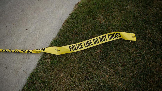 Sangre goteando por el techo de apartamento lleva a la policía de Florida a una pareja muerta