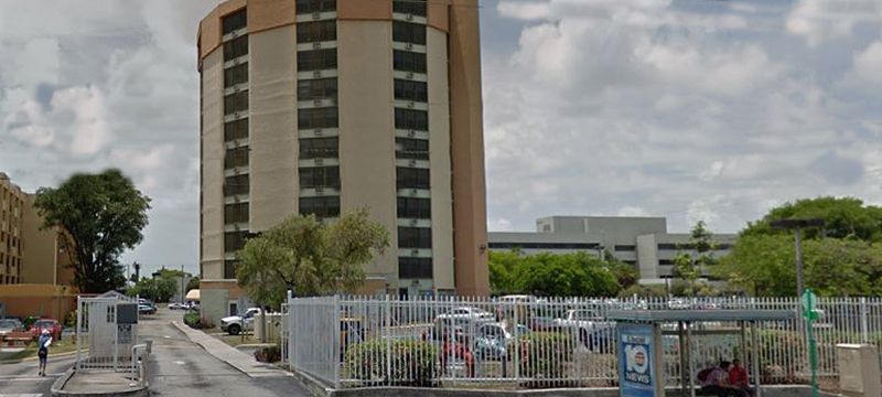 Evacuada una torre de apartamentos por presencia de fuerte olor sospechoso en Miami-Dade