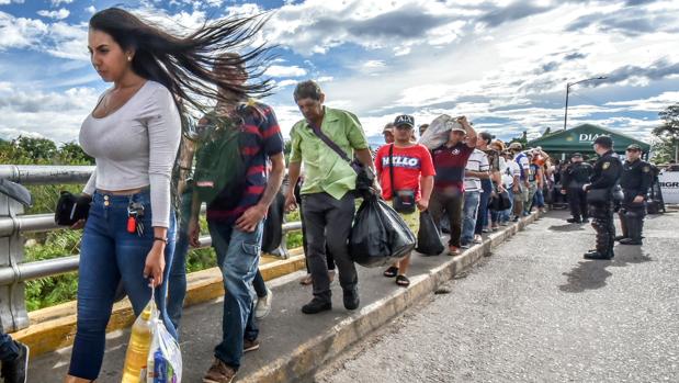 Informe: proyectan que a cuatro millones podría llegar éxodo de venezolanos al cierre del año
