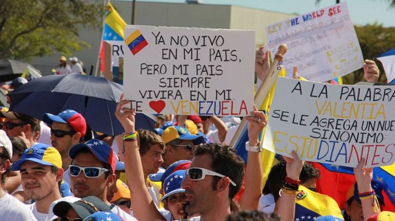 Exiliados venezolanos no se dejan amedrentar por Pedro Carreño