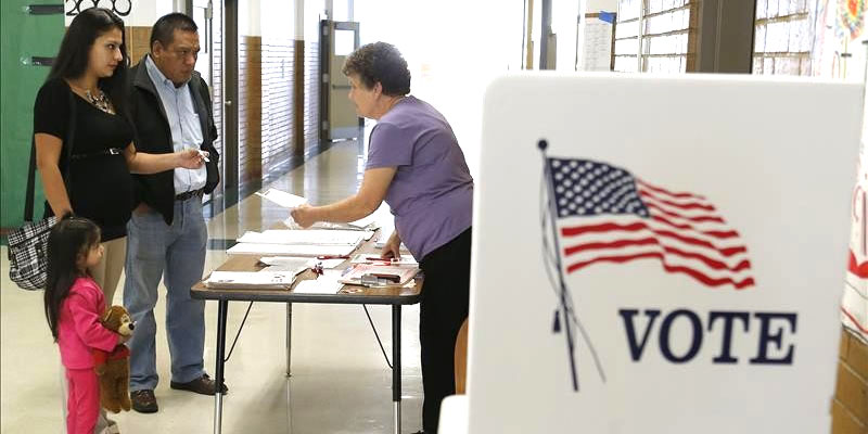 Más de 309.000 votantes de Miami-Dade recibirán boletas por correo esta semana