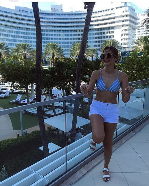 Presentadora Ana Cortez goza sus vacaciones en Miami Beach
