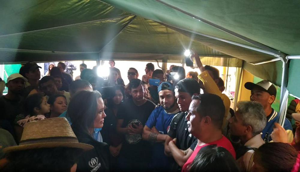Angelina Jolie escuchó testimonios de refugiados venezolanos en Perú