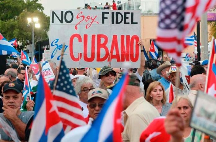 FIU: Cubano-americanos en Miami están divididos