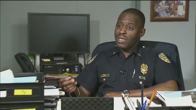 Jefe de policía tras tiroteo de Michael Brown regresa a Miami