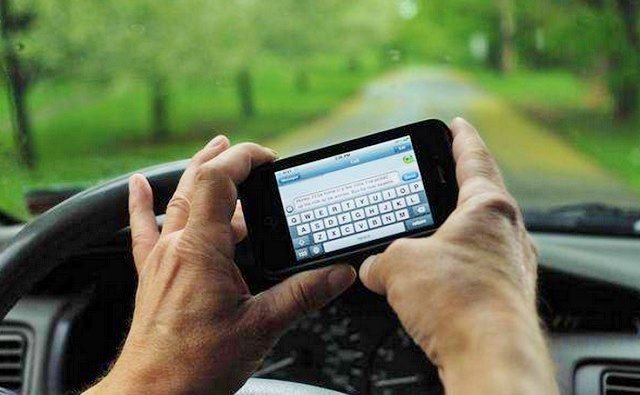 A partir del 1ro de octubre se incrementan las multas por textear al manejar en Florida