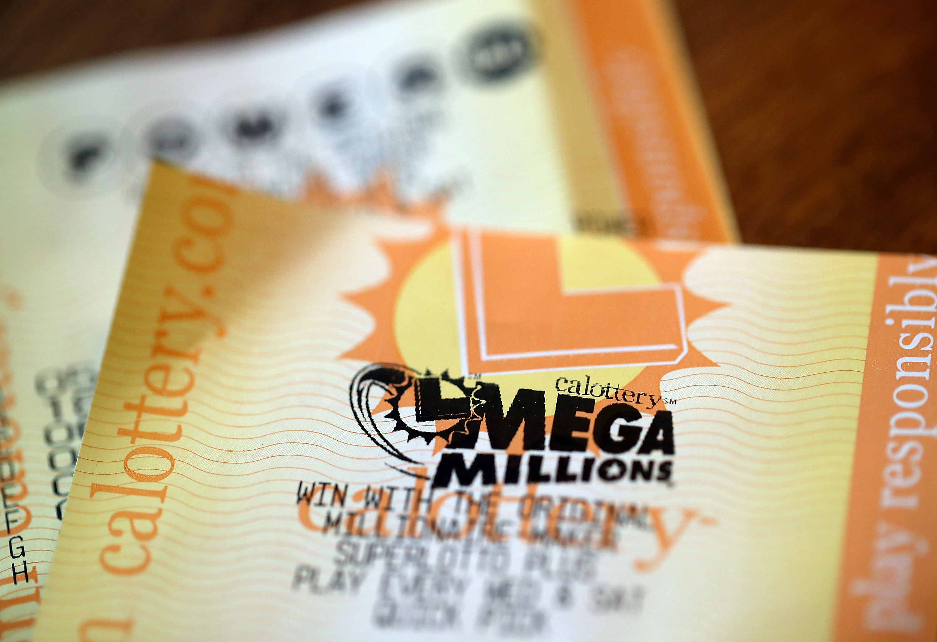 Mega Millions y Powerball combinados ascienden a $ 2.2 mil millones