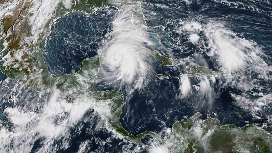 Michael se convirtió en huracán categoría 1 y se declaró la alerta en Florida