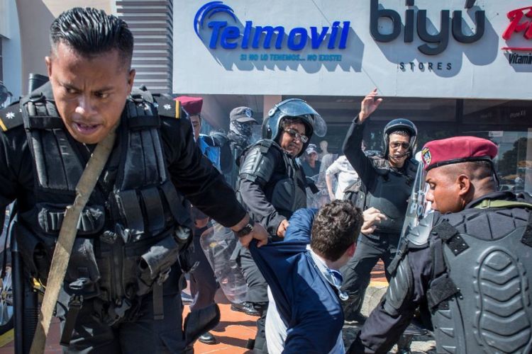 De nuevo cuerpos represivos de Ortega muestran el rostro: brutalmente reprimida marcha en Managua