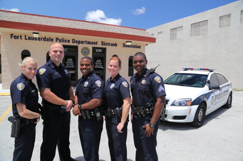 Si eres estadounidense y tienes al menos 21 años de edad la Policía de Fort Lauderdale puede emplearte