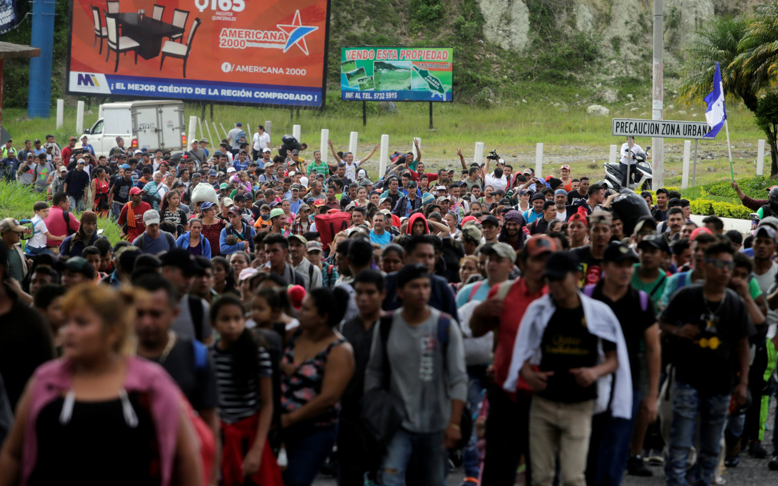 EEUU advierte que cerrará frontera con México si continúa avanzando caravana de migrantes hondureños