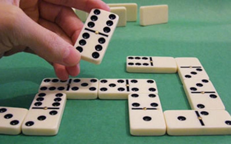 Jugando dominó te puedes ganar 1.000 dólares en Miami