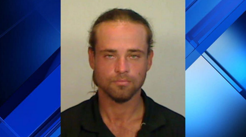 Hombre fue arrestado por amenazar a otro con espada de samurai en Florida
