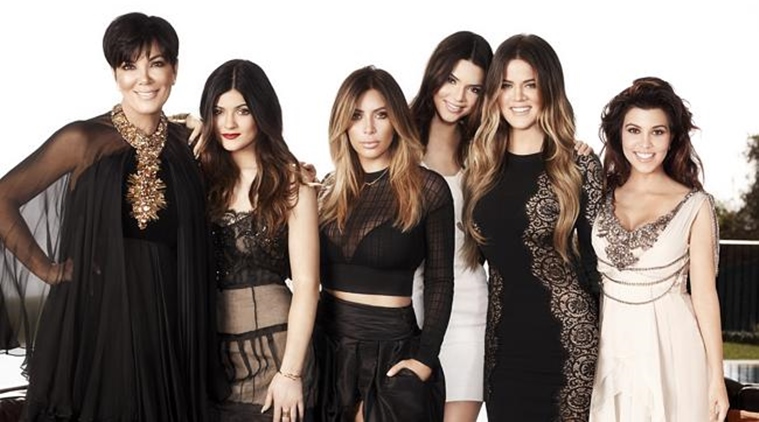 Hermanas Kardashian lucen minivestidos en cumpleaños de su amiga Larsa Pippen en California