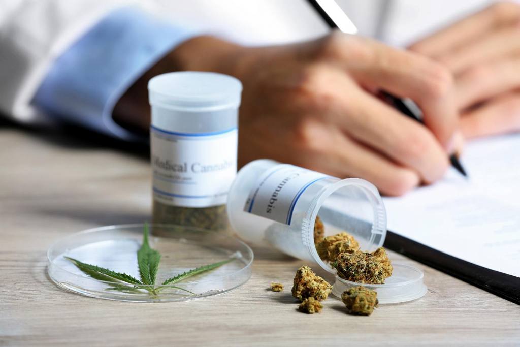 Una demanda podría anular la marihuana medicinal en Florida
