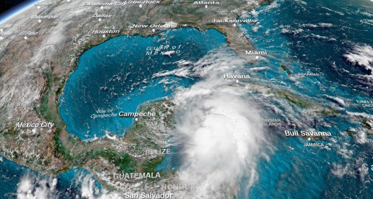 Oscar: avanza el octavo huracán de la temporada sin amenazas a EE UU