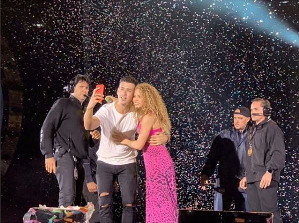 Shakira defendió a fanático que invadió escenario en concierto en México