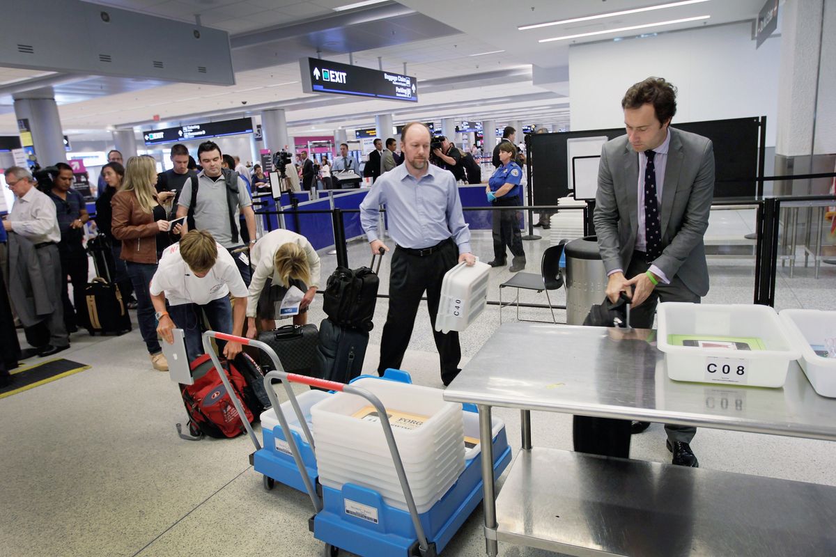 TSA insta a los viajeros a usar bolsa a prueba de manipulaciones para evitar botar productos líquidos